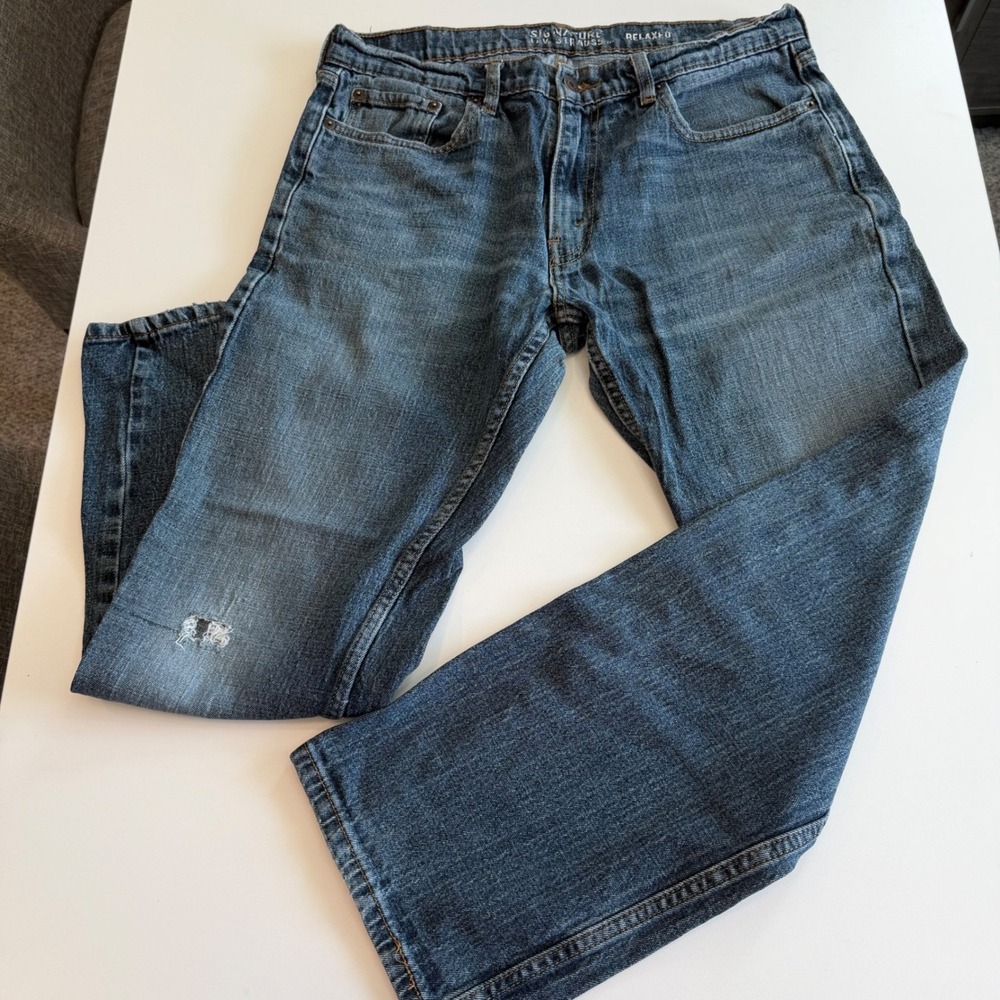 Signature by Levi Strauss Relaxed Fit Medium Wash Distressed Denim Jeans 32x29